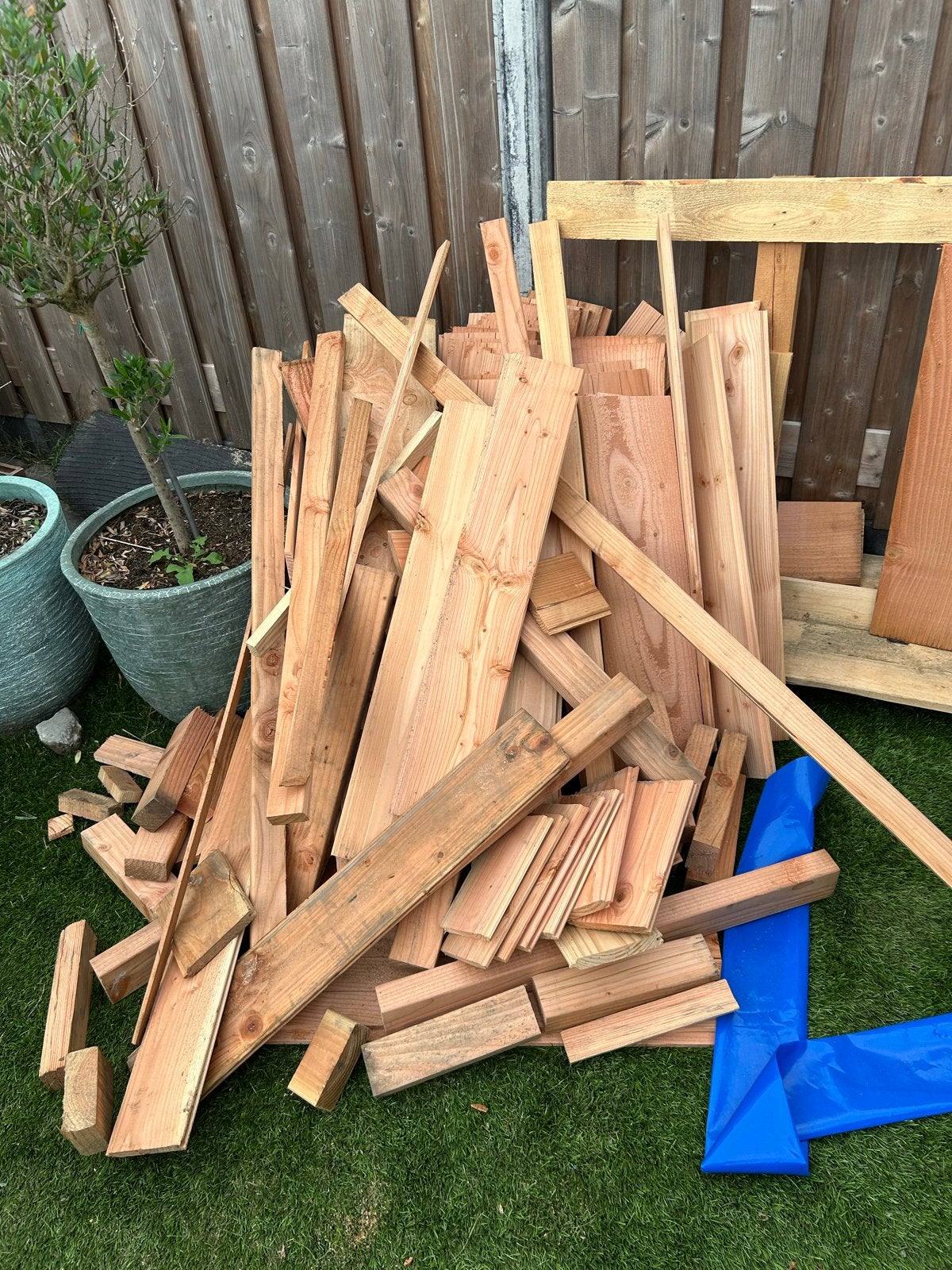 Gratis Douglas hout en pallet hout voor openhaard, Minder dan 3 m³, Ophalen, Overige houtsoorten, Blokken