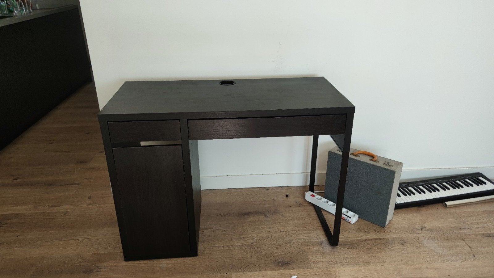 MICKE bureau IKEA, Huis en Inrichting, Bureaus, Ophalen
