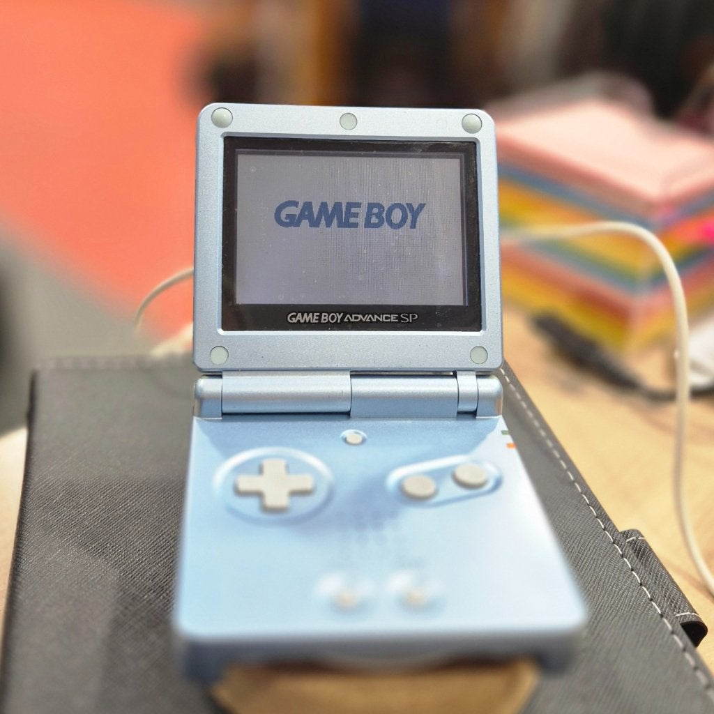 Nintendo Gameboy Advance SP Blauw met oplader, Nintendo, Zo goed als nieuw, Support@nintendo.com, 11-1 Hokotate-cho, Kamitoba, Minami-ku
Kyoto 601-8501
Japan