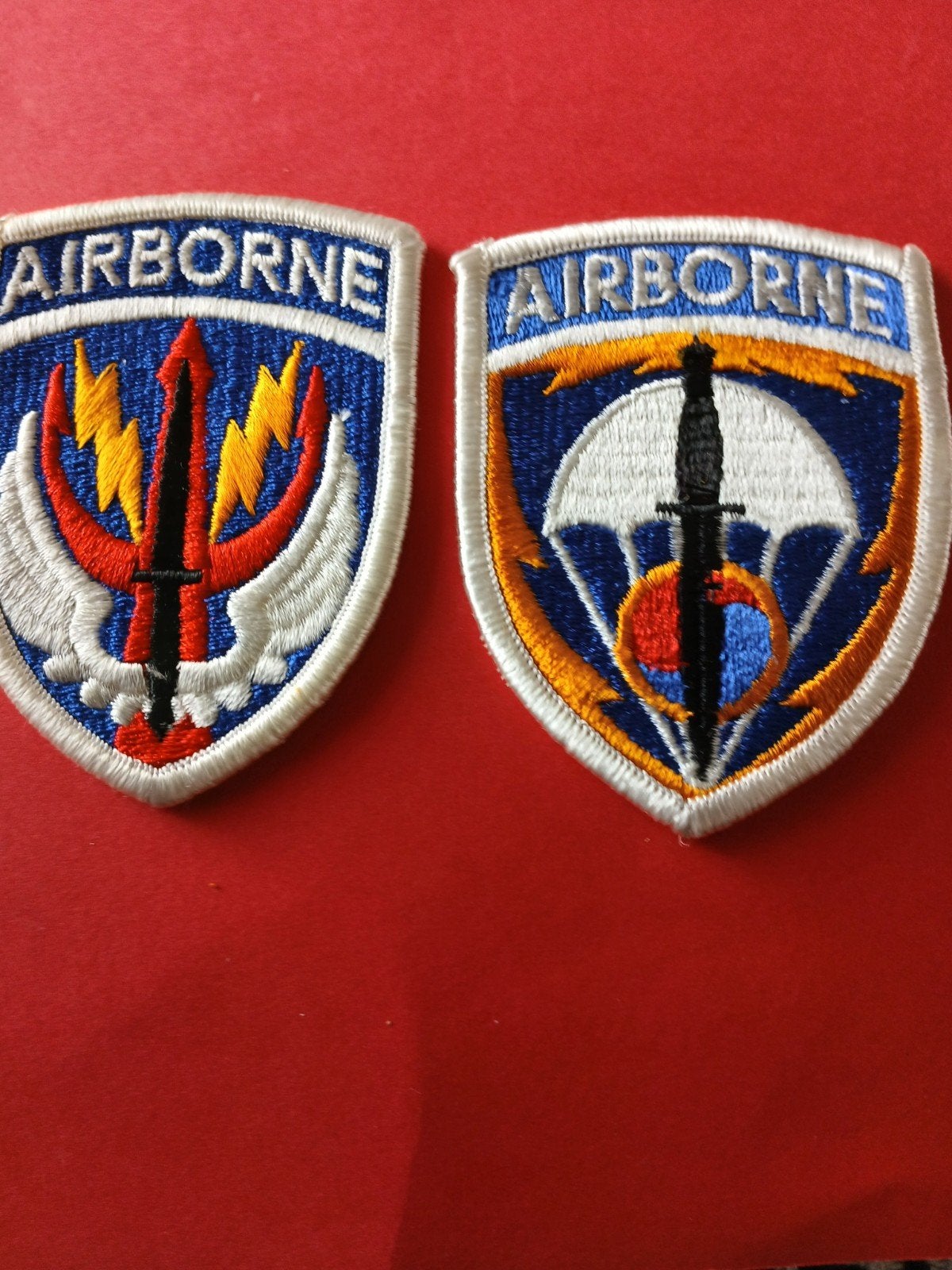 2 Airborne Emblemen - Militaire Badges, Verzenden, Overige soorten, Overige gebieden, Embleem of Badge