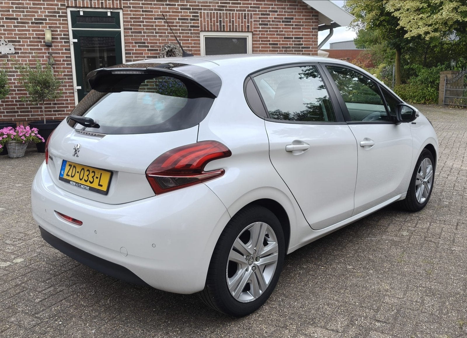 Peugeot 208 1.2 Puretech 83pk 2019 wit, Voorwielaandrijving, 83 pk, 40 €/maand, 1199 cc