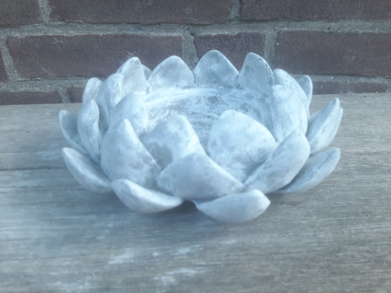 Betonnen lotus bak schaal bloempot tuinbeeld beton, Ophalen of Verzenden