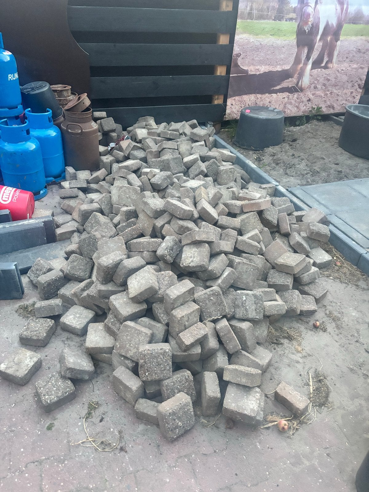 Gebruikte betonnen klinkers circa 15m2, Tuin en Terras, Ophalen, Gebruikt, Klinkers, 10 m² of meer
