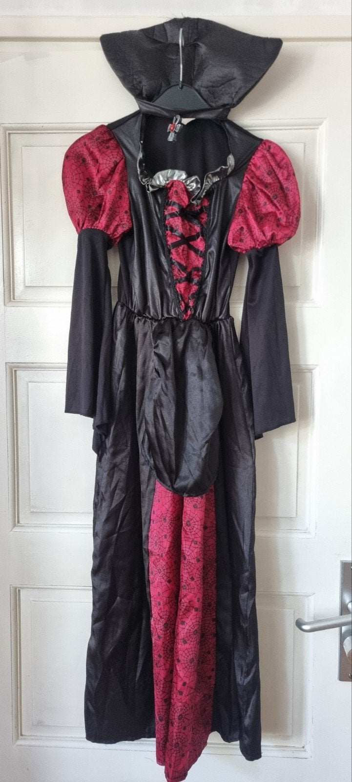 Dracula's Bruid Heksenjurk Zwart Rood, Ophalen of Verzenden, Zo goed als nieuw, 146 t/m 152, Meisje