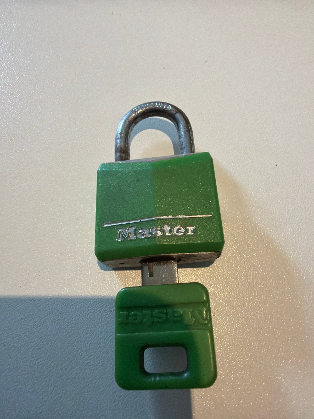 Master hangslot met sleutel - Groen, Ophalen of Verzenden, Gebruikt, IJzer, Slot