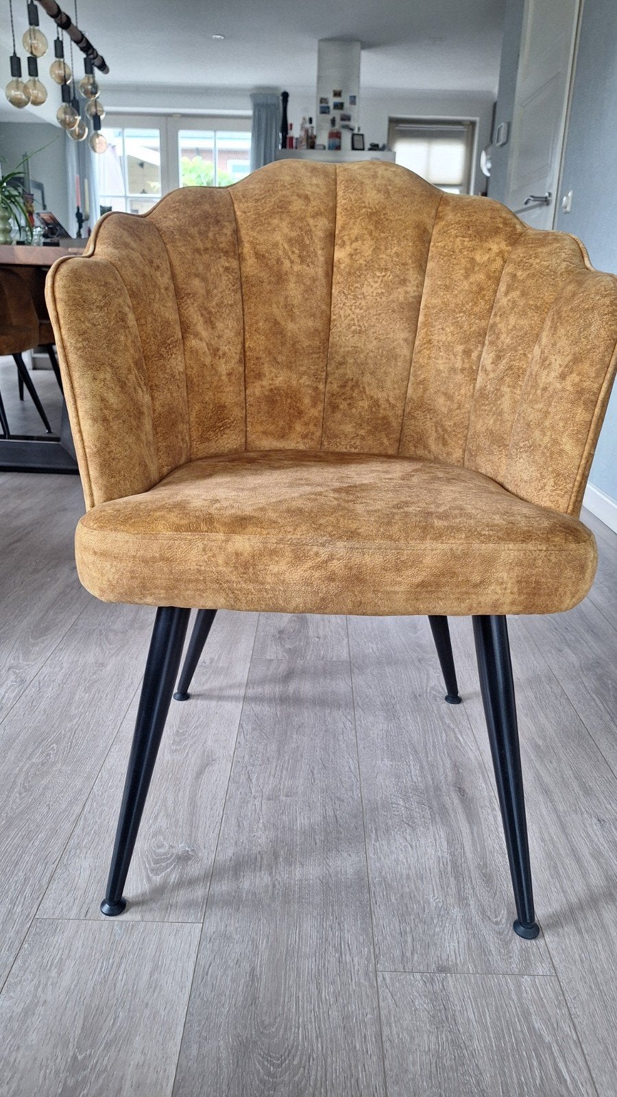 4 Okergele Eettafel Fauteuils - Schelp Design, Huis en Inrichting, Stoelen, Ophalen, Nieuw, Stof, Vier