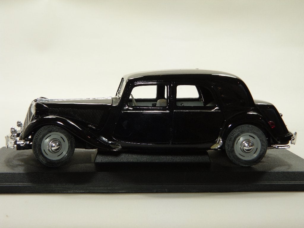 schaalmodel Traction Avant, Verzamelen, Automerken, Motoren en Formule 1, Zo goed als nieuw, Auto's, Ophalen of Verzenden