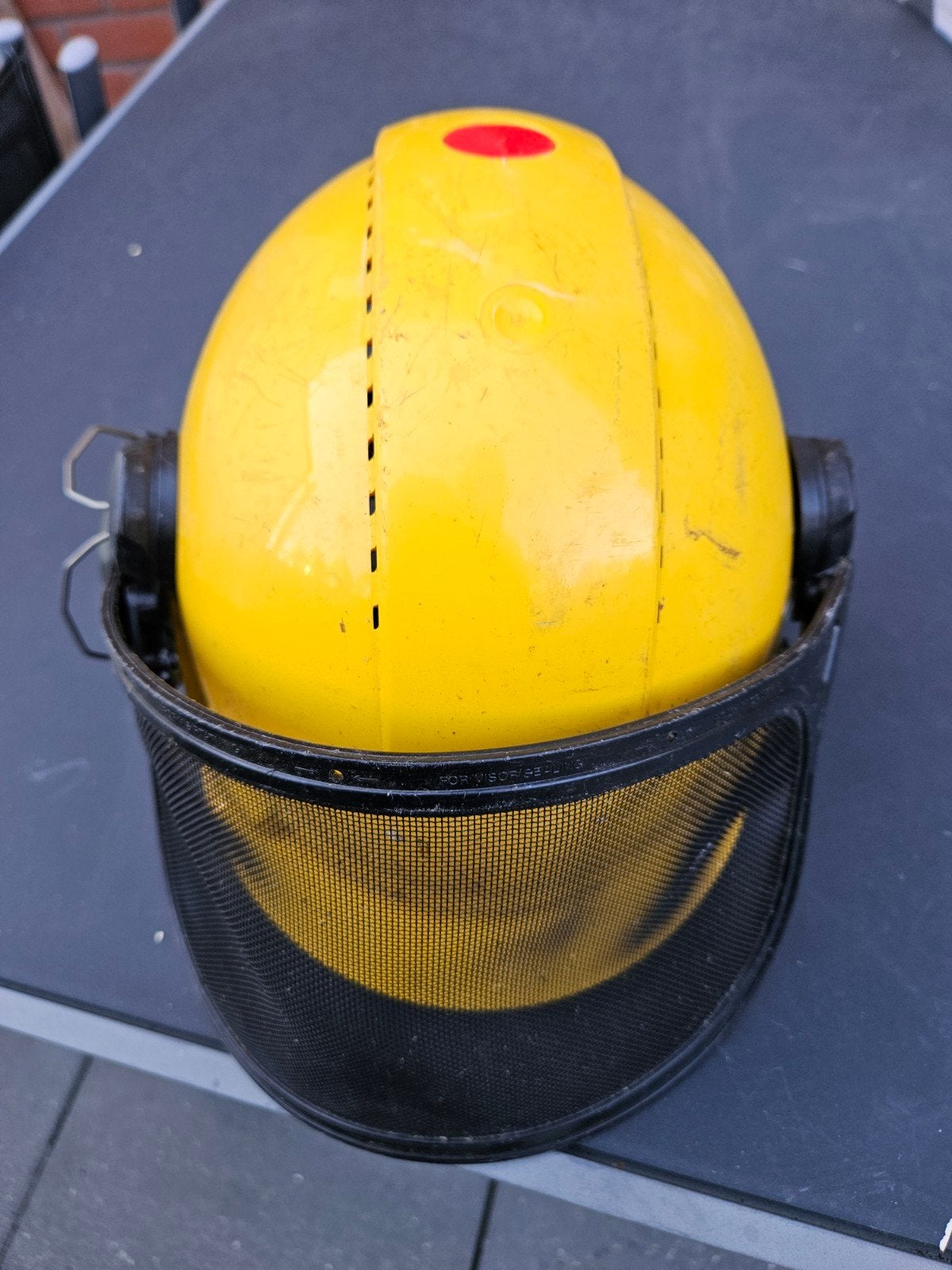 Bosmaaier helm met gehoor- en gezichtsbescherming, Ophalen of Verzenden, Gebruikt