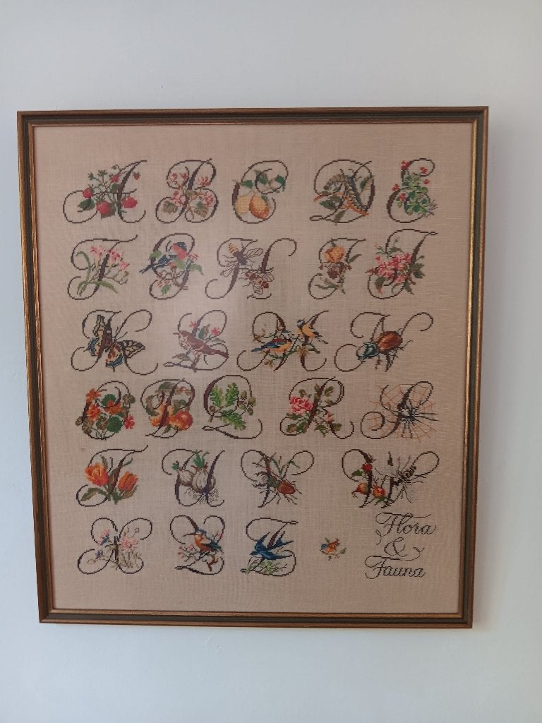 Zwitsers Flora & Fauna alfabet vintage borduurwerk ingelijst, Ophalen, Gebruikt, Patroon