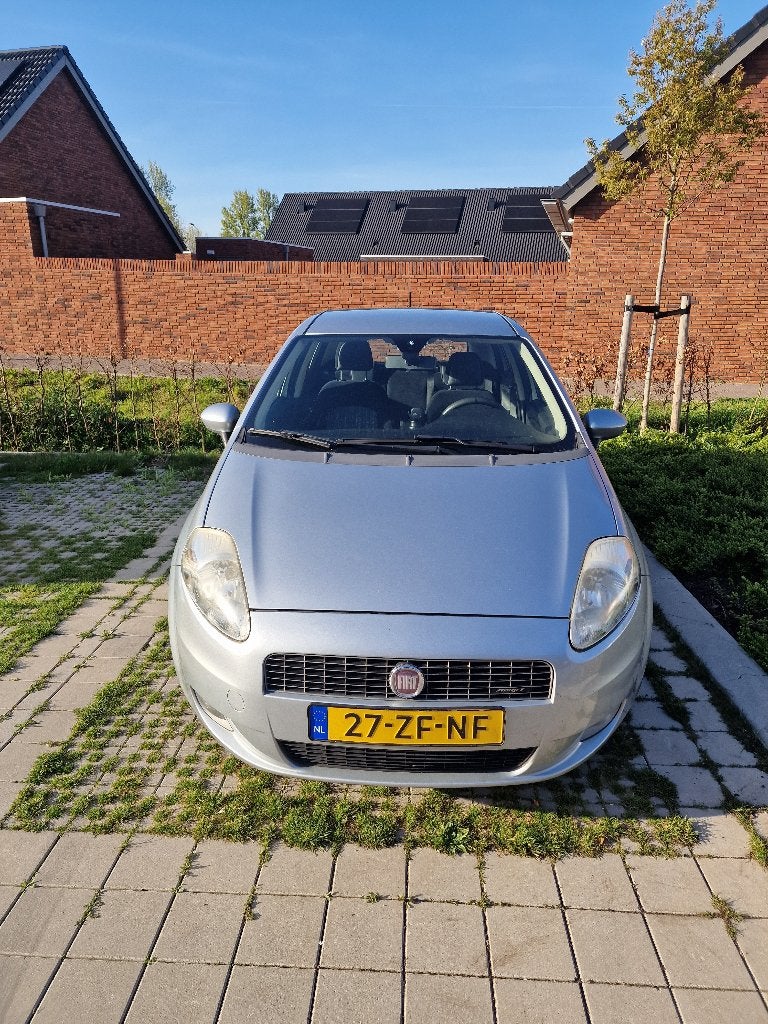 Fiat Punto 1.4 16V 5DR 2008 Grijs, Auto's, Fiat, Voorwielaandrijving, 40 €/maand, 400 kg, Grande Punto