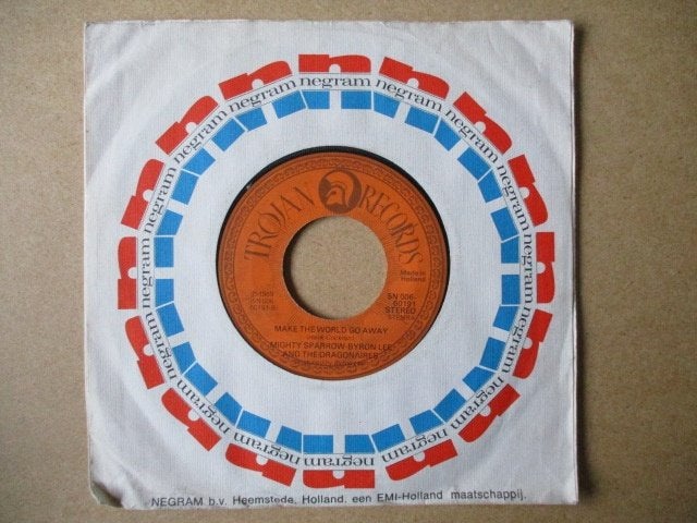 s4693 mighty sparrow / byron lee - make the world go away 2, Cd's en Dvd's, Ophalen, Gebruikt, 7 inch, Overige genres