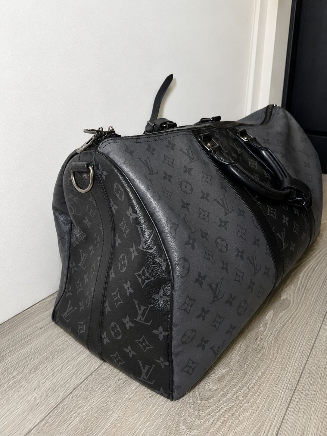 Louis Vuitton Keepall Bandoulière 50 Monogram Eclipse, Sieraden, Tassen en Uiterlijk, Tassen | Reistassen en Weekendtassen, 40 tot 60 cm