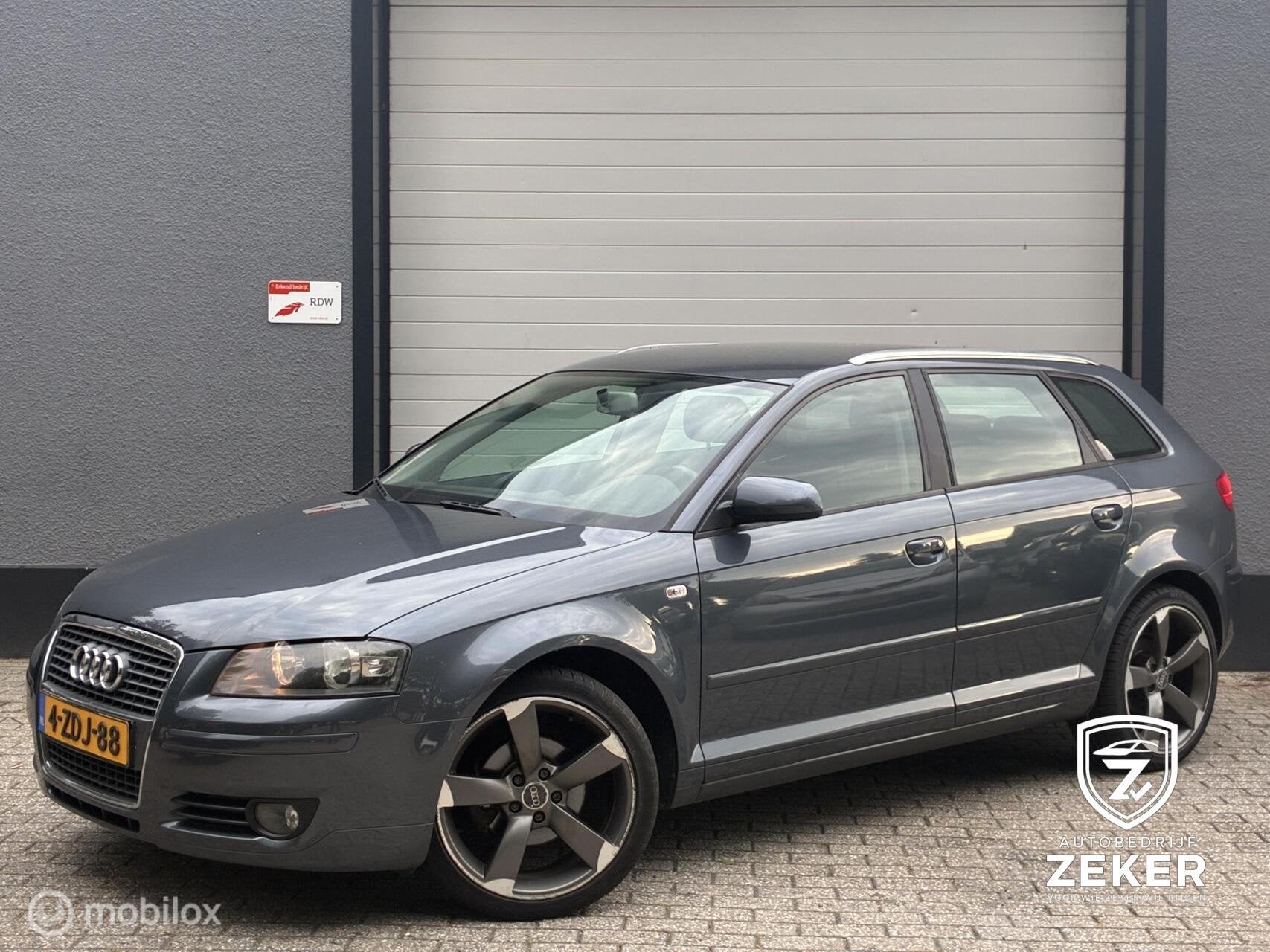 Audi A3 1.6 Attraction / nieuwe apk / leuke auto /, Auto's, Voorwielaandrijving, Gebruikt, 4 cilinders, 116 pk