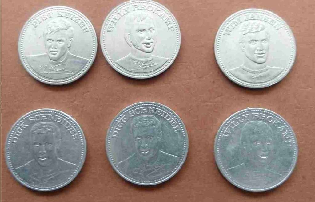 6 Shell Voetbal Muntjes 1974, Verzamelen, Ophalen of Verzenden, Gebruikt, Overige binnenlandse clubs