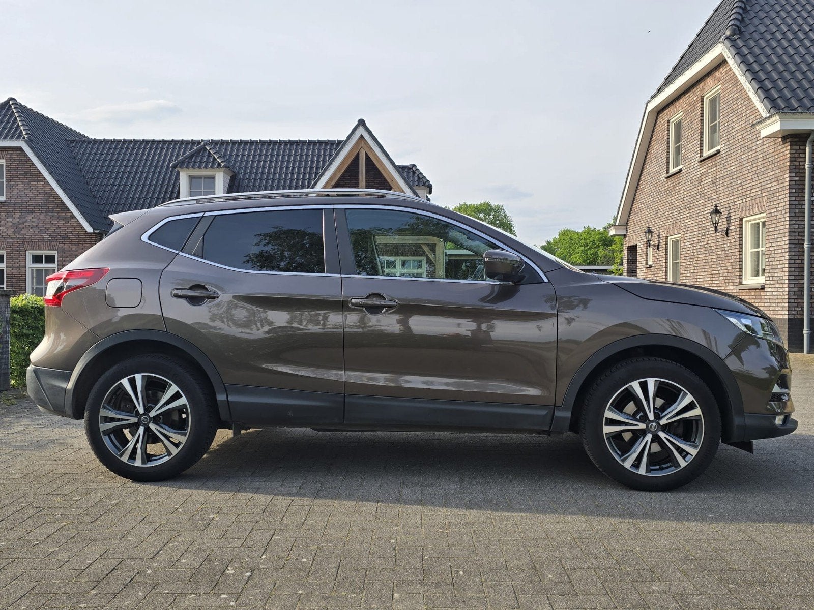 Nissan Qashqai 1.2 Dig-t 85KW 2WD CVT 2017 Bruin, Auto's, Stof, 4 cilinders, Bruin, 115 pk