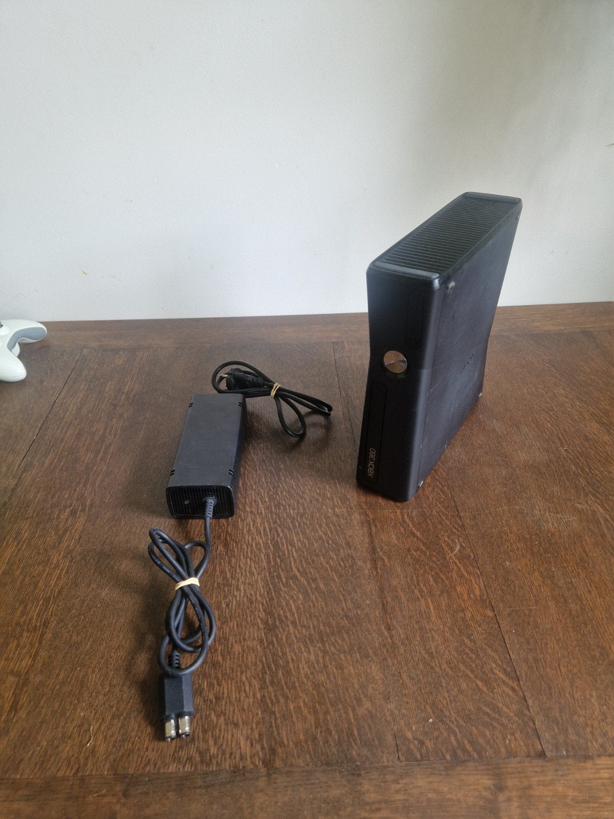 Xbox 360 met 2 controllers, 3 gitaren en 13 spellen, Spelcomputers en Games, Games | Xbox 360, Gebruikt, Overige genres, 2 spelers