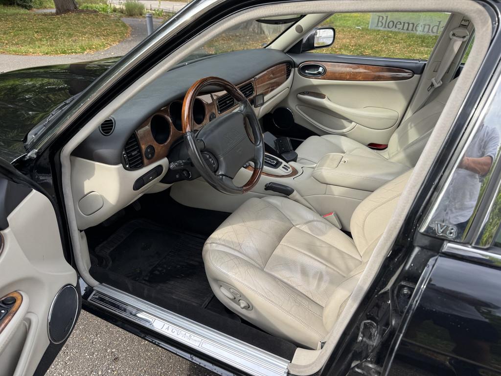 Jaguar XJR 4.0 V8,SUPERCHARGED, SCHUIFDAK (bj 2001), Automaat, Achterwielaandrijving, Zwart, Leder