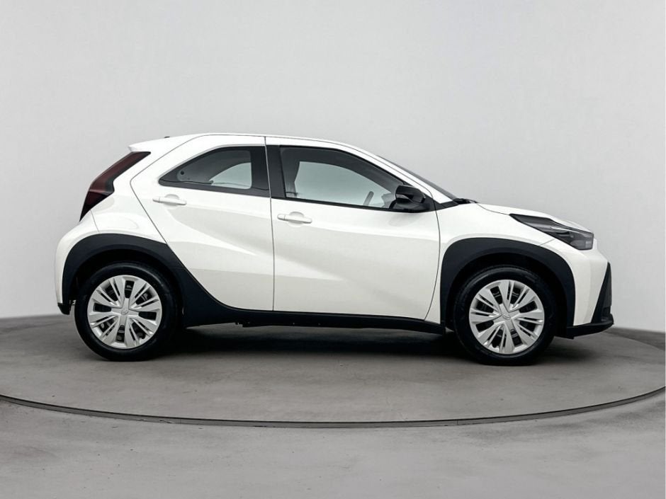 Toyota Aygo X Hybrid 115 play (bj 2026, automaat), Auto's, 12 maanden, Stof, 4 stoelen, 116 pk