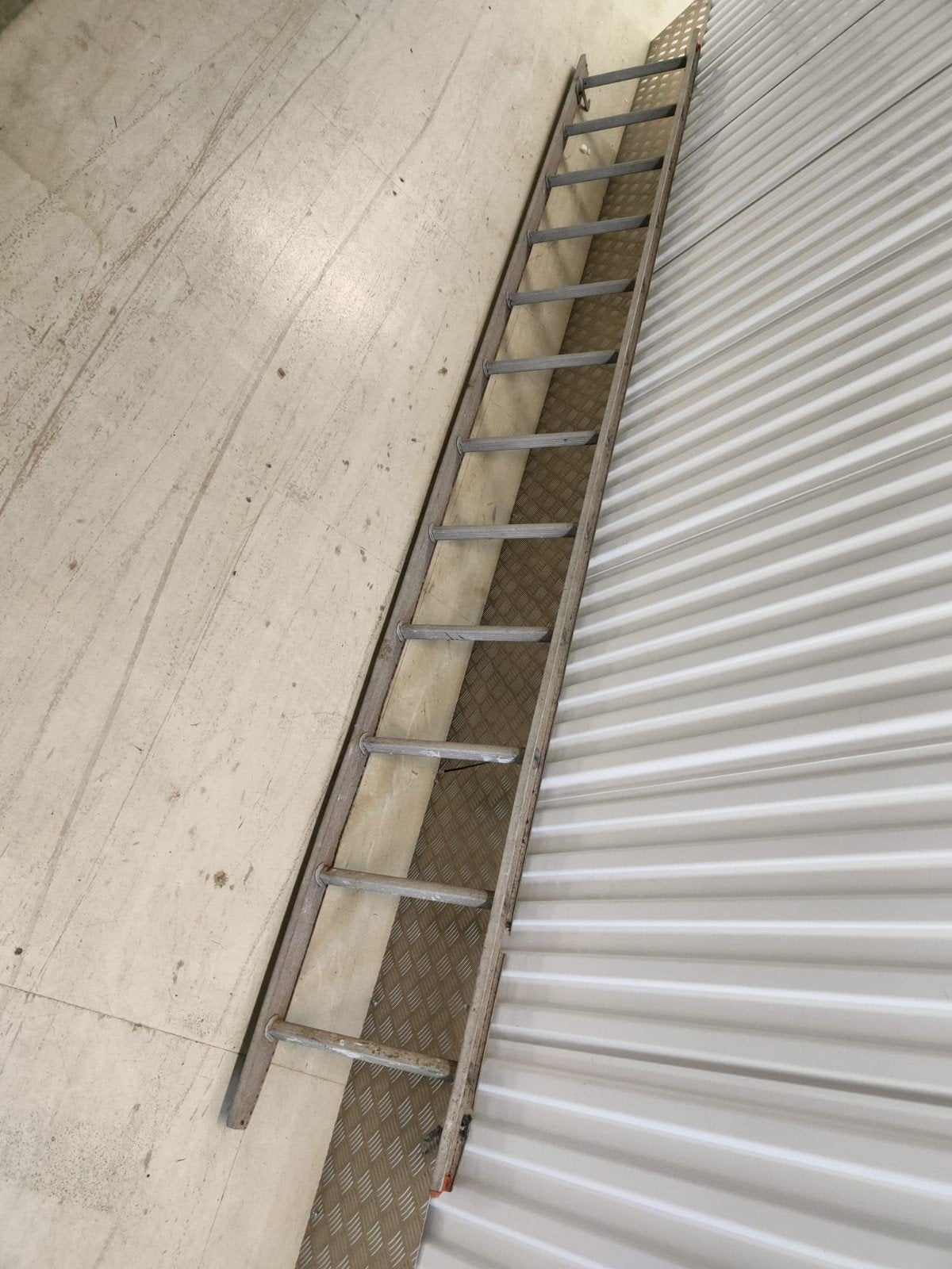 Ladder met 12 treden, Ophalen of Verzenden, Zo goed als nieuw, Minder dan 2 meter