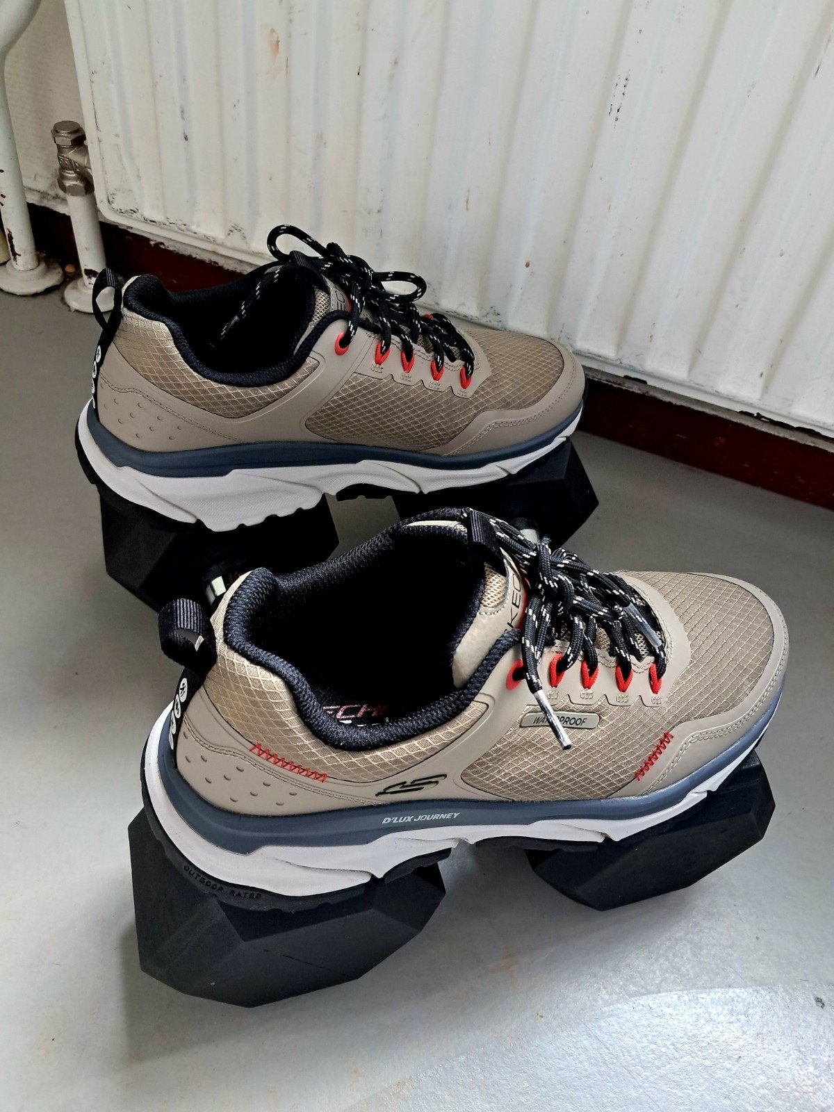 ​Te koop: Skechers D'Lux Journey - Slate Peak (Waterproof), Ophalen of Verzenden, Zo goed als nieuw, Schoenen