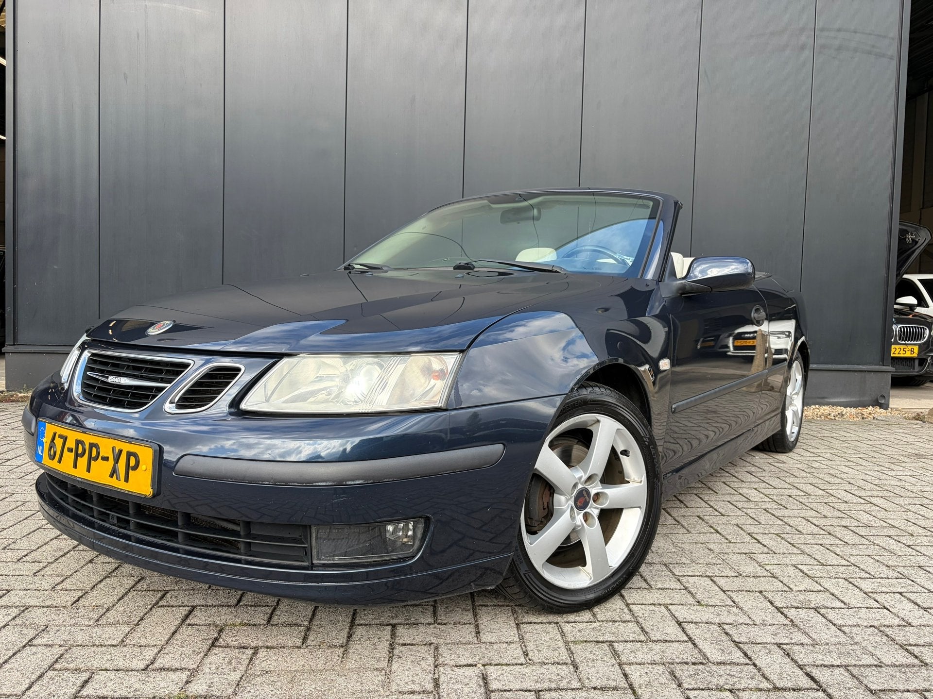 Saab 9-3 Cabrio 2.0t Vector Aut/Leer/ElekDak/, Auto's, 1998 cc, Gebruikt, Beige, 4 cilinders