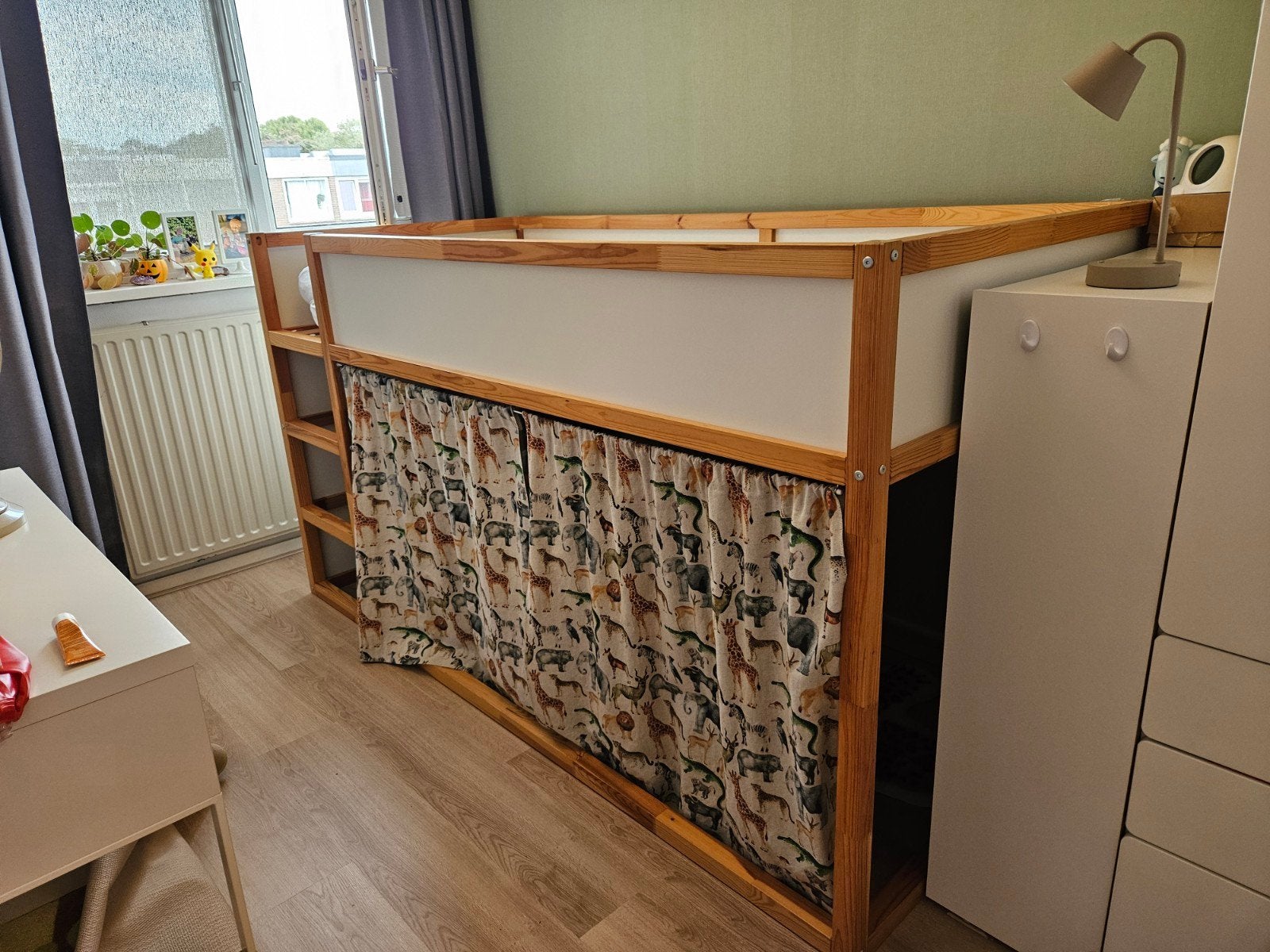 IKEA Kura omkeerbaar bed (half hoogslaper)met gordijntje, Huis en Inrichting, Slaapkamer | Stapelbedden en Hoogslapers, Gebruikt