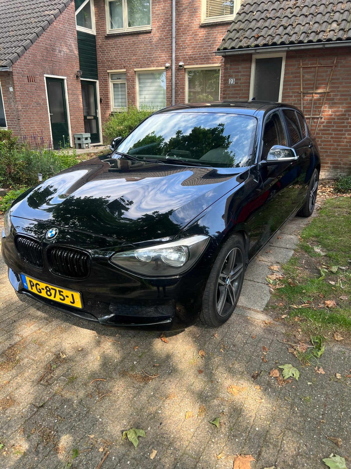 BMW 1-Serie 116i 136PK 5D Aut. 2014 Zwart, Auto's, 4 cilinders, Zwart, 1200 kg, 650 kg