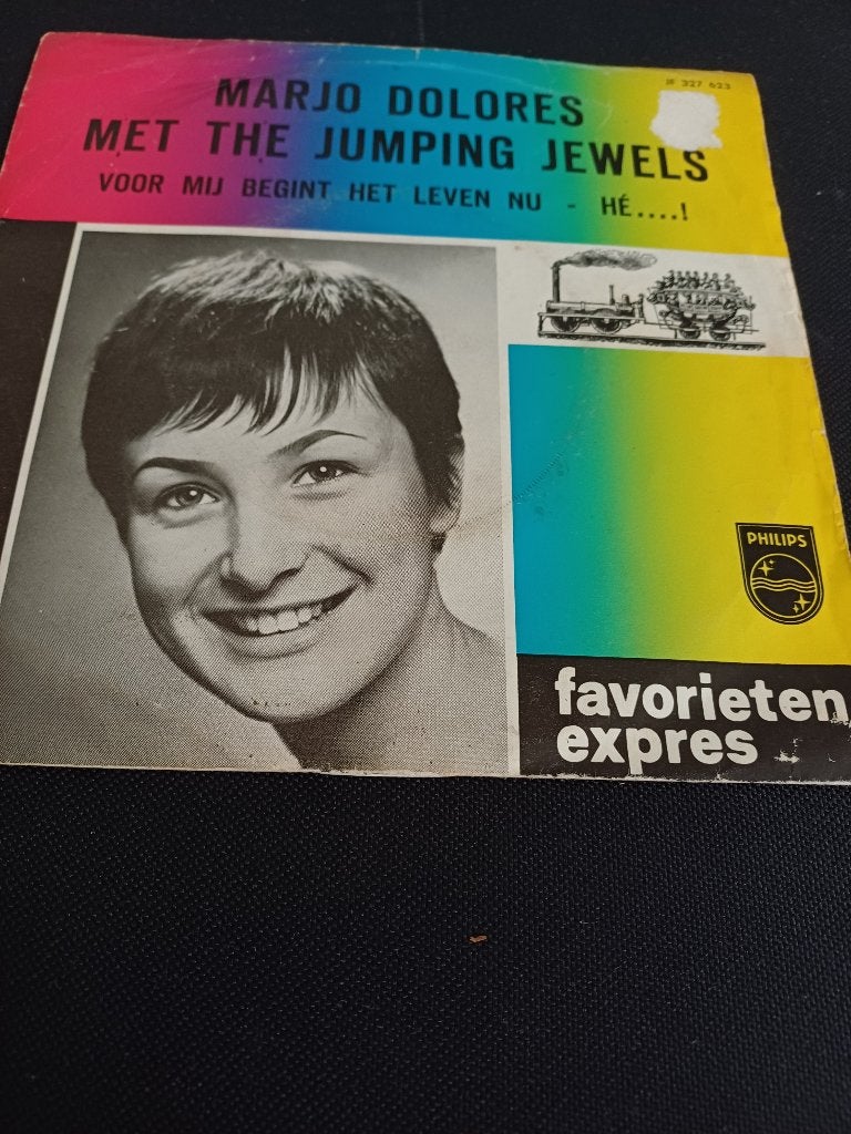 267 Single Marjo Dolores met the Jumping Jewels– JF 327 623, Gebruikt, 7 inch, Ophalen of Verzenden, Overige typen