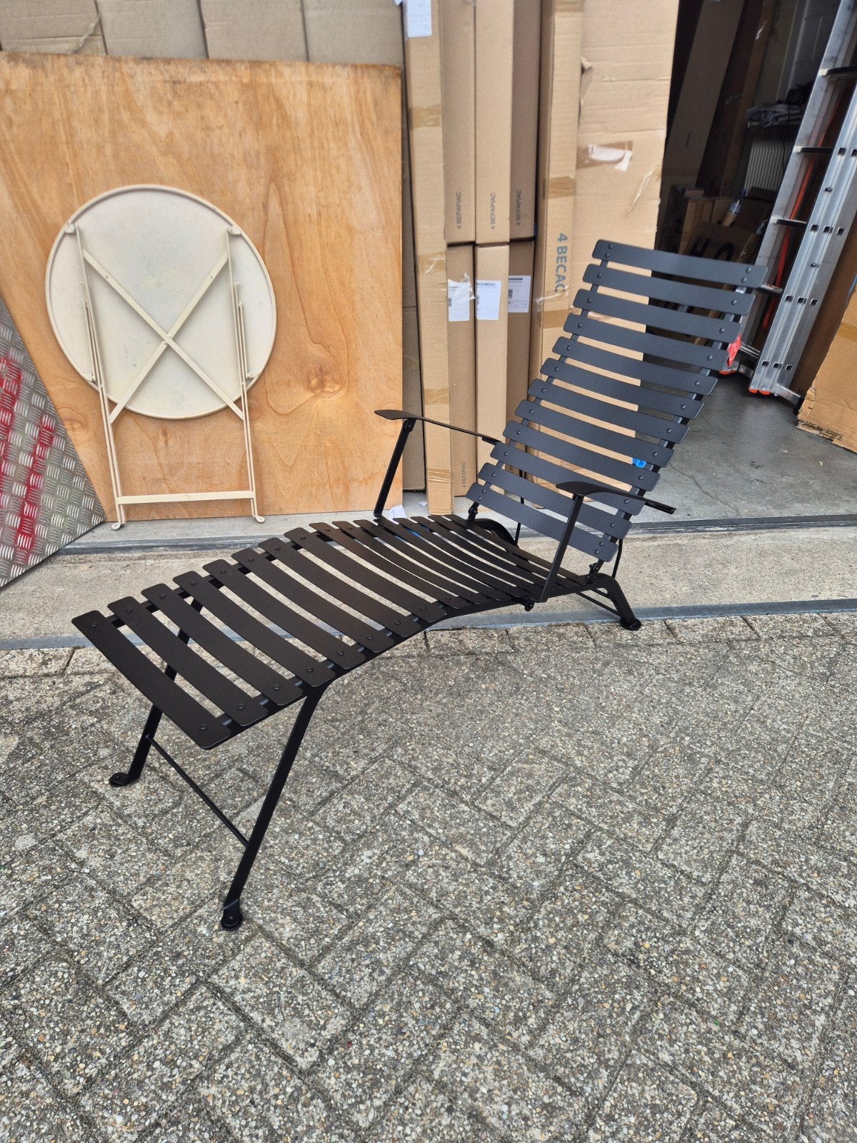 2x nieuwe fermob bistro ligbed met kussens zwart/anthracite, Ophalen, Nieuw, Aluminium