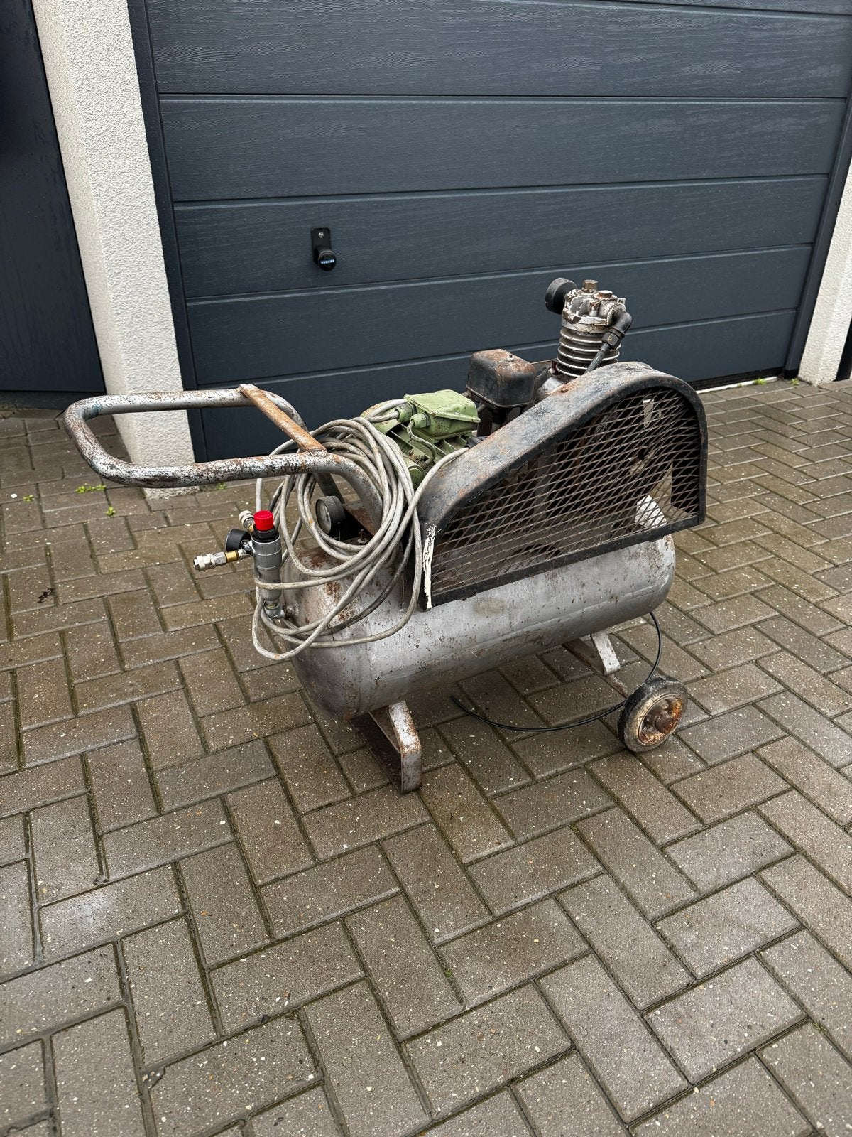 Gereviseerde Compressor - Klaar voor Gebruik, Ophalen, Gebruikt, 6 tot 10 bar, 25 tot 100 liter