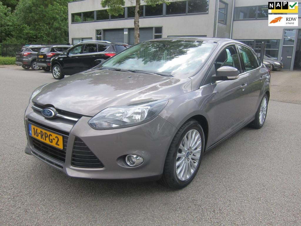 Ford Focus 1.6 TI-VCT TITANIUM 1/2 LEDER TREKHAAK DEALER OND, Auto's, Ford, Bedrijf, Te koop, Focus, ABS, Airbags, Airconditioning