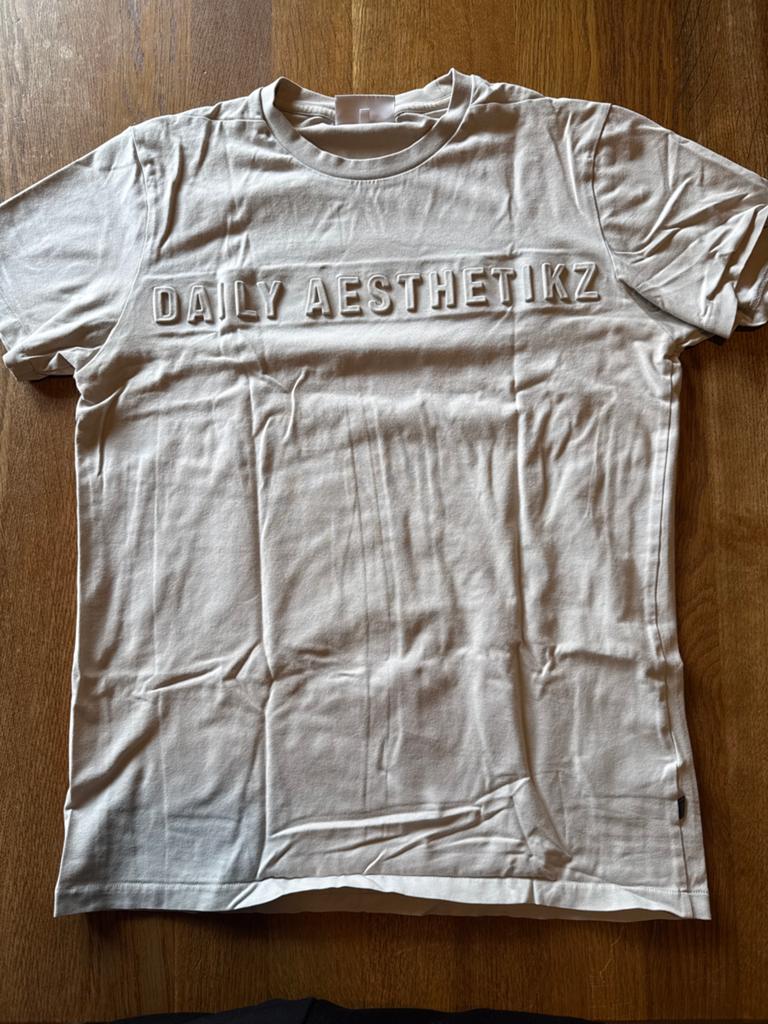 Daily Aesthetikz (The Sting) T-shirt Maat M, Kleding | Heren, T-shirts, Ophalen of Verzenden, Zo goed als nieuw, Maat 48/50 (M)