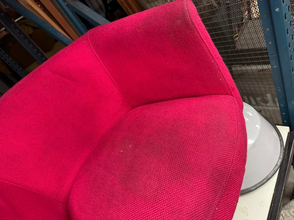 Roze Artifort bankje bestaande uit twee zittingen, Ophalen