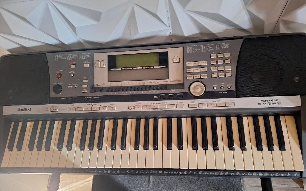 Keyboard yamaha met standaard en kruk, Muziek en Instrumenten, Keyboards, Met standaard, Ophalen, Overige merken, 61 toetsen