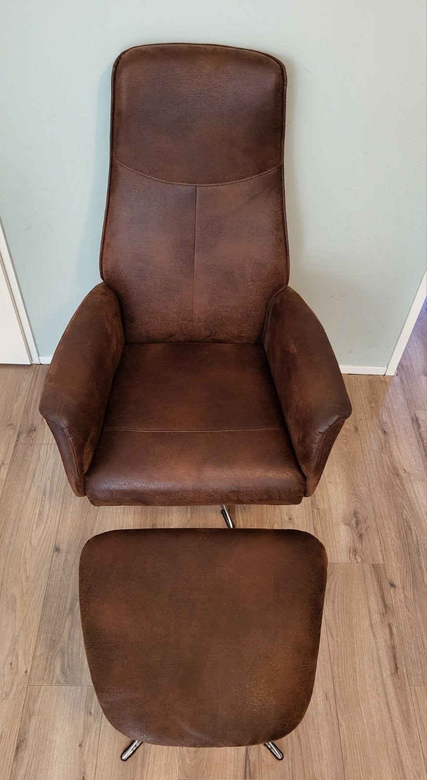 Hjort Knudsen bruine suède leer fauteuil met voetenbankje, Ophalen, Gebruikt, Minder dan 75 cm, Leer