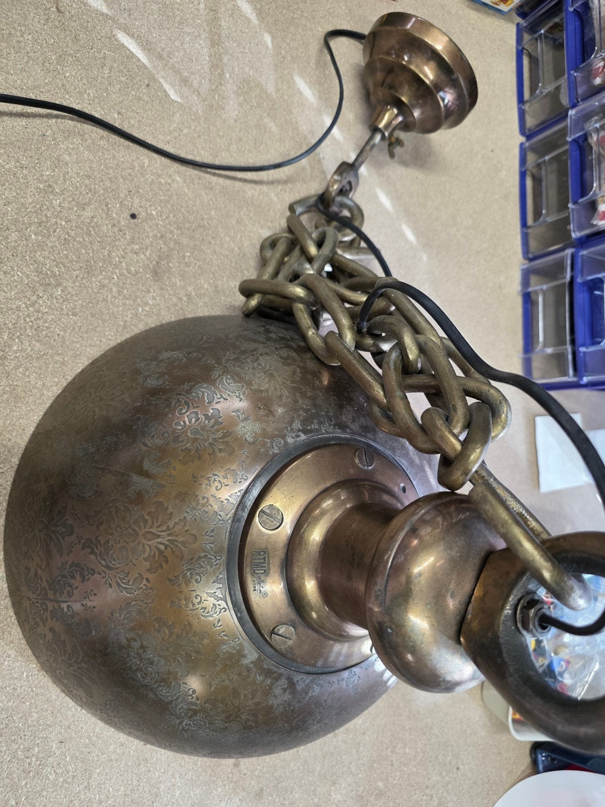 Grote PTMD hanglamp met messing ketting, Huis en Inrichting, Gebruikt, Klassiek, Industrieel, Landelijk, Metaal, E27 (groot)