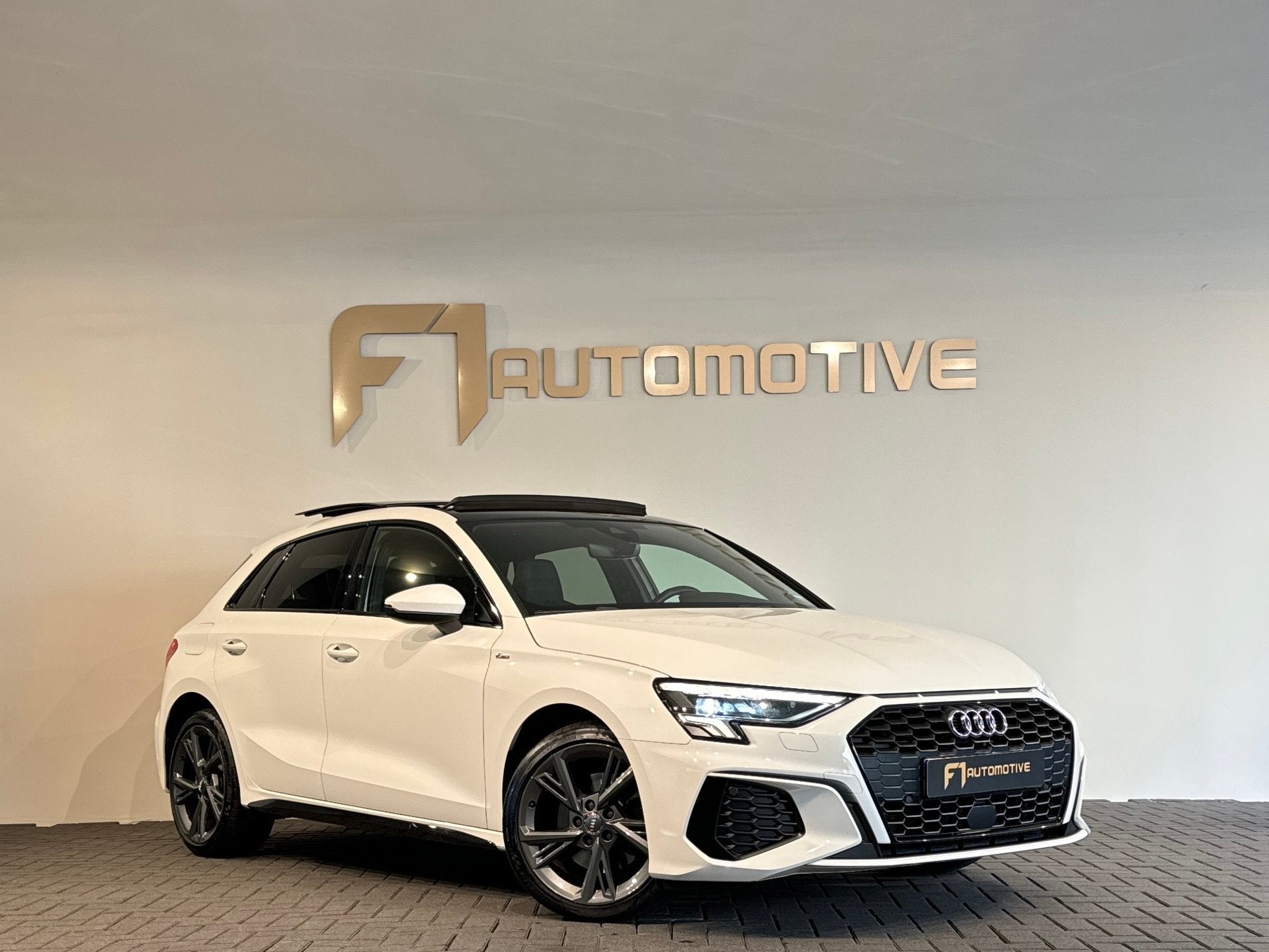 Audi A3 Sportback 40 TFSI e S Line Pano|Alcantara|Memory|Cam, Auto's, Audi, Gebruikt, Euro 6, 4 cilinders, 1535 kg