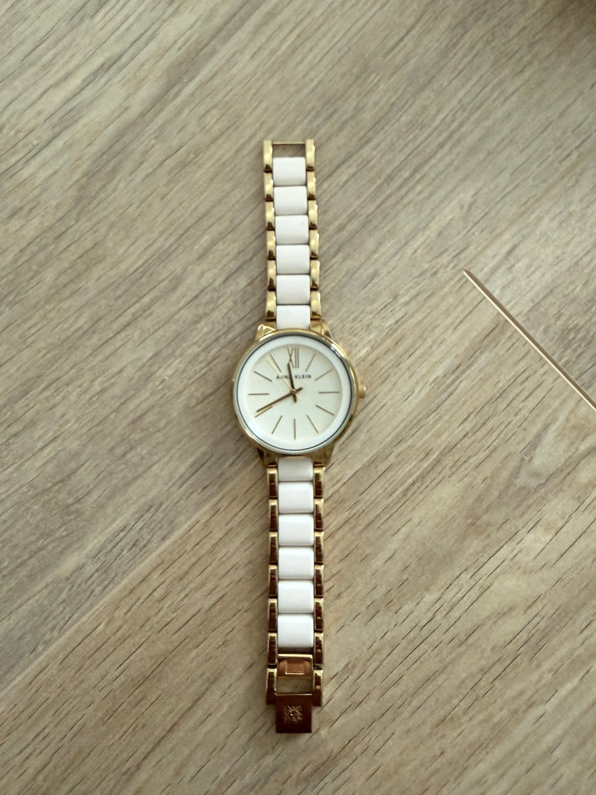 Chique dameshorloge Anne Klein creme/goud, Ophalen of Verzenden, Zo goed als nieuw, Polshorloge, Overige merken