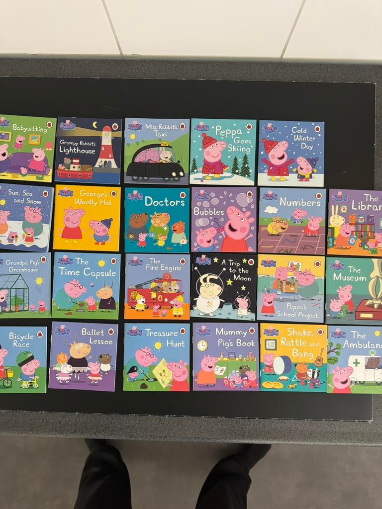 23 mini boekjes Peppa Pig engelse taal, Ophalen of Verzenden, Zo goed als nieuw