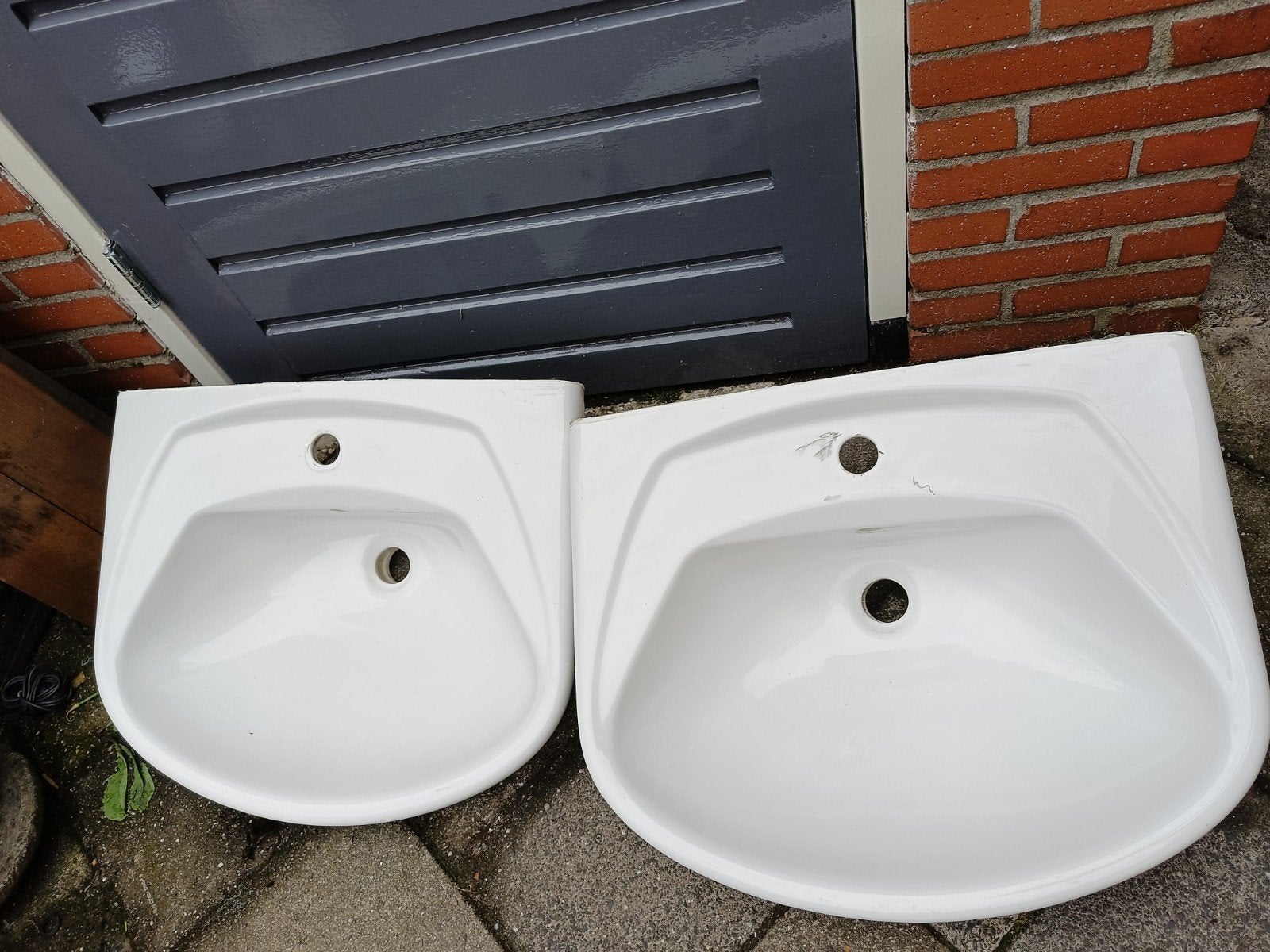 2 wasbakken, Huis en Inrichting, Badkamer | Badkamermeubels, Ophalen, Overige typen, 50 tot 100 cm, Zo goed als nieuw