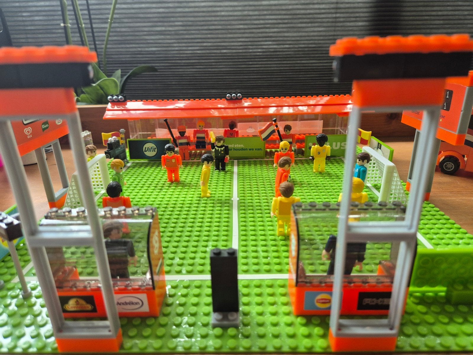 Plus bricks voetbal voetbalveld bouwstenen met spelersbus, Plus, Ophalen of Verzenden