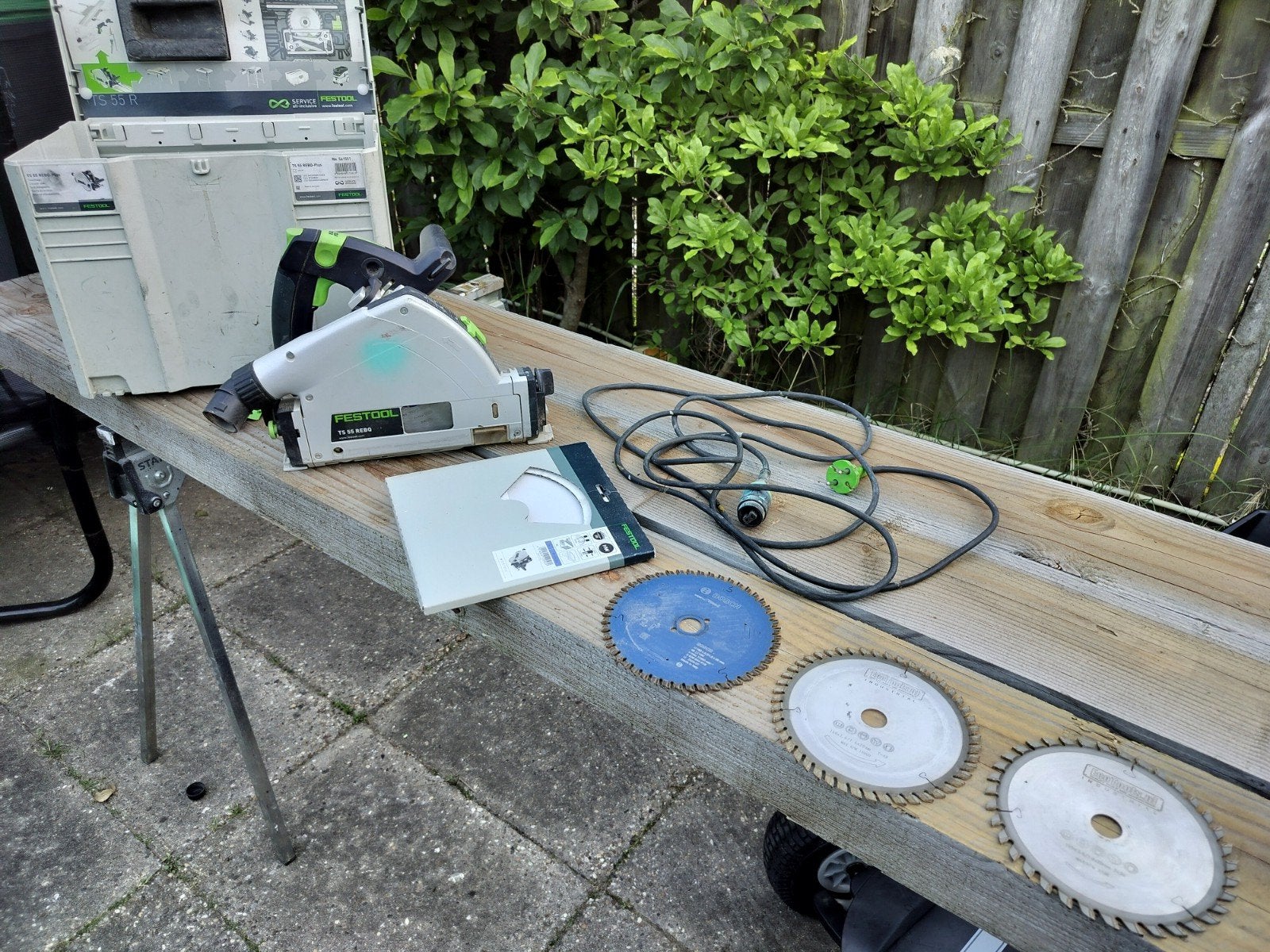 Festool TS 55 REBQ invalzaag, 3 geleiderails en accessoires, Doe-het-zelf en Verbouw, Gereedschap | Zaagmachines, Gebruikt, Invalzaag
