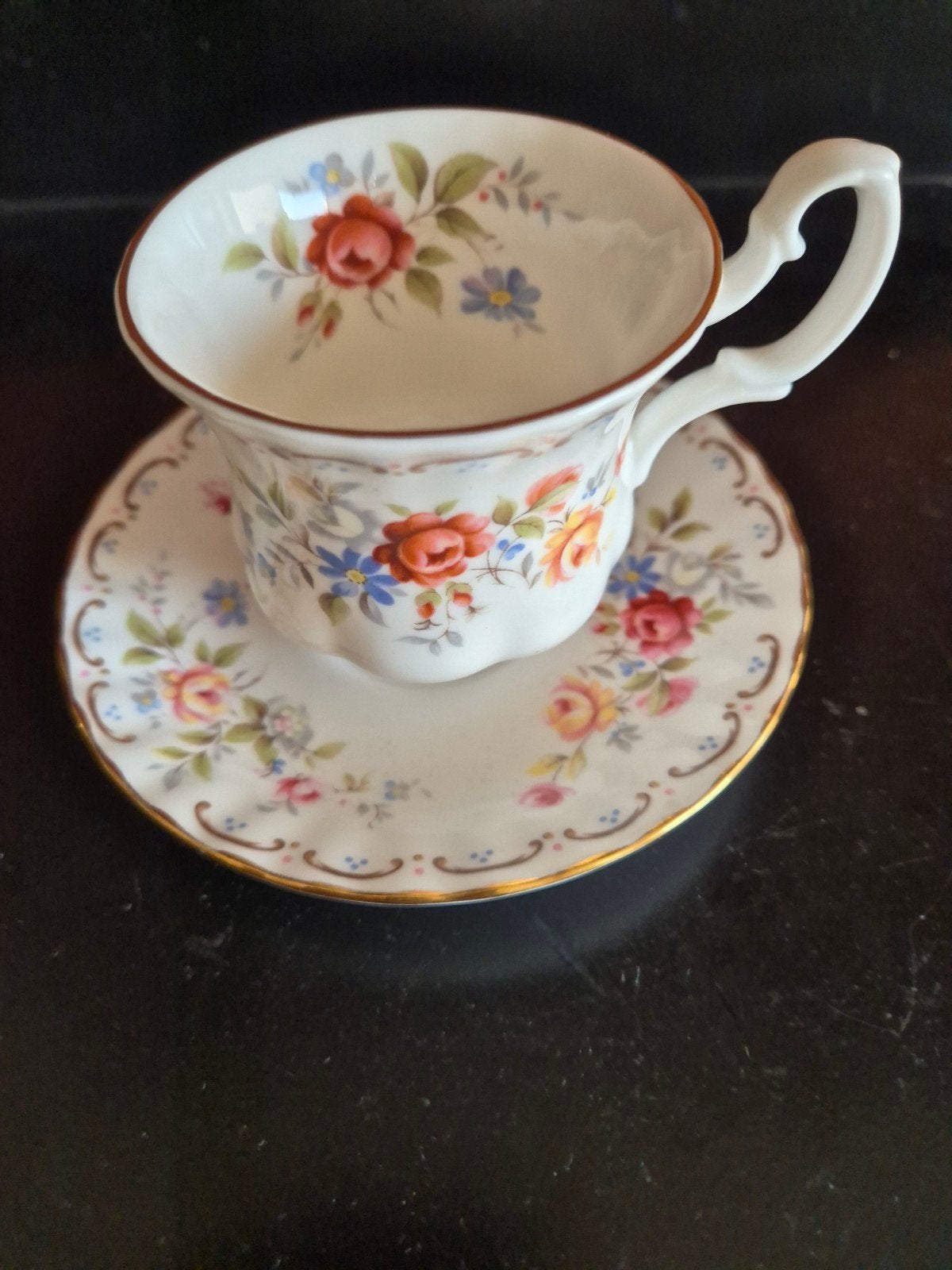 Royal albert porselein, Verzamelen, Ophalen of Verzenden, Zo goed als nieuw, Porselein, Kop en/of schotel