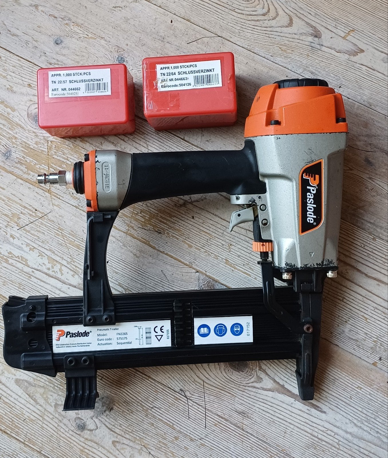 Professionele Tacker Paslode op lucht model FN2265, Ophalen