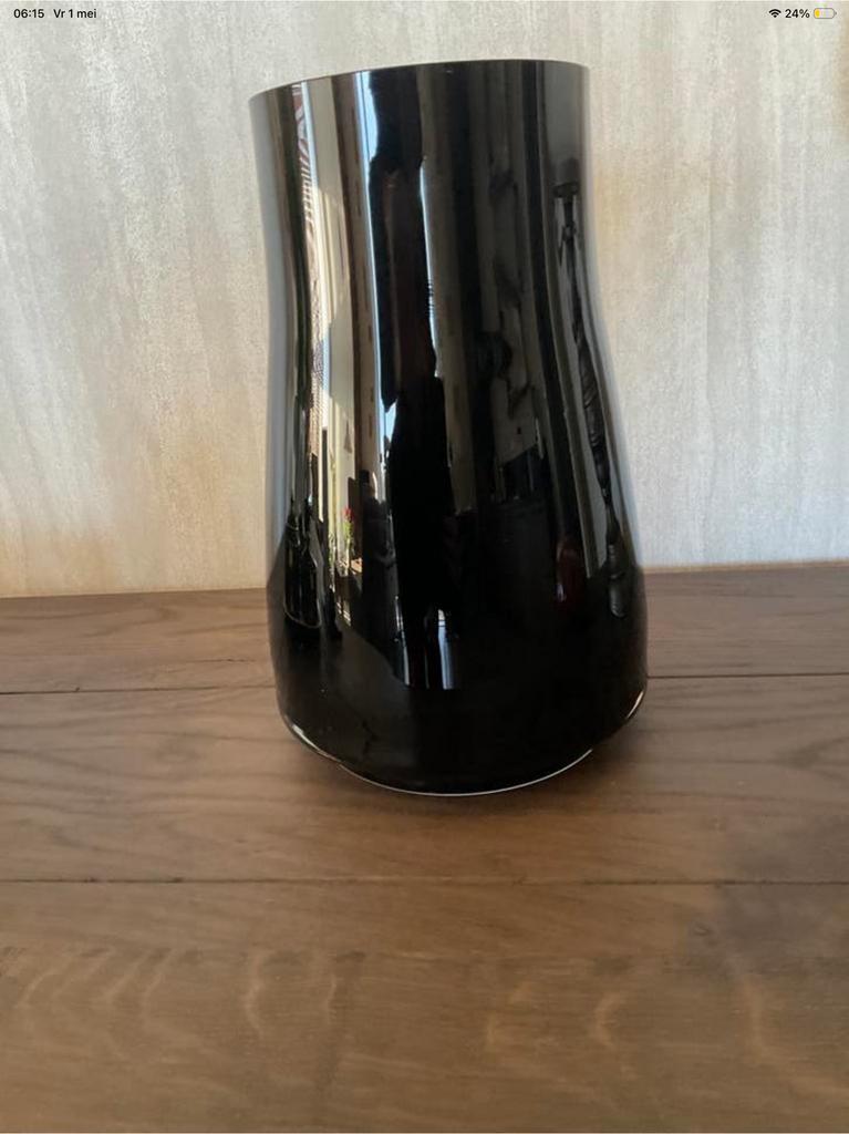 Zwarte glazen vaas - 30 cm hoog - 14,5 cm doorsnee (KWF), Zwart, Ophalen of Verzenden, Minder dan 50 cm, Glas