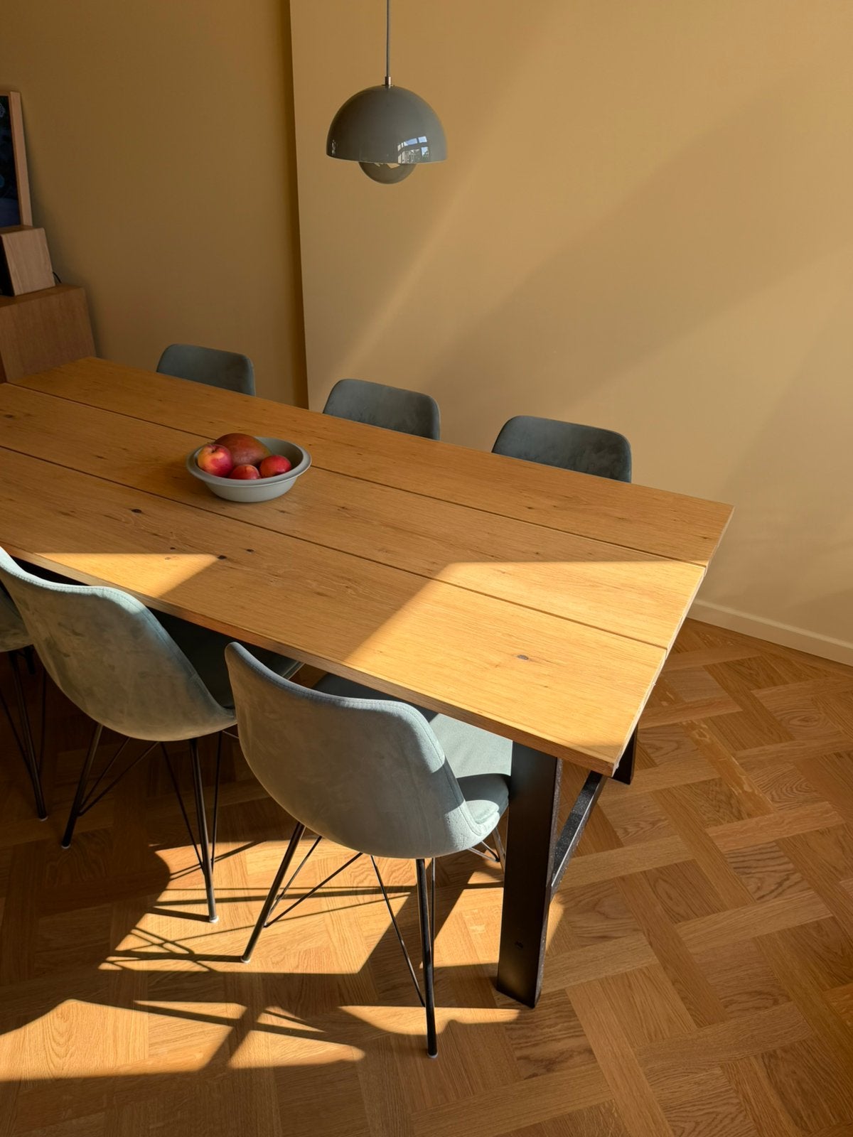 Foto 6 van Eettafel (90x190x75) met 6 groene velvet stoelen