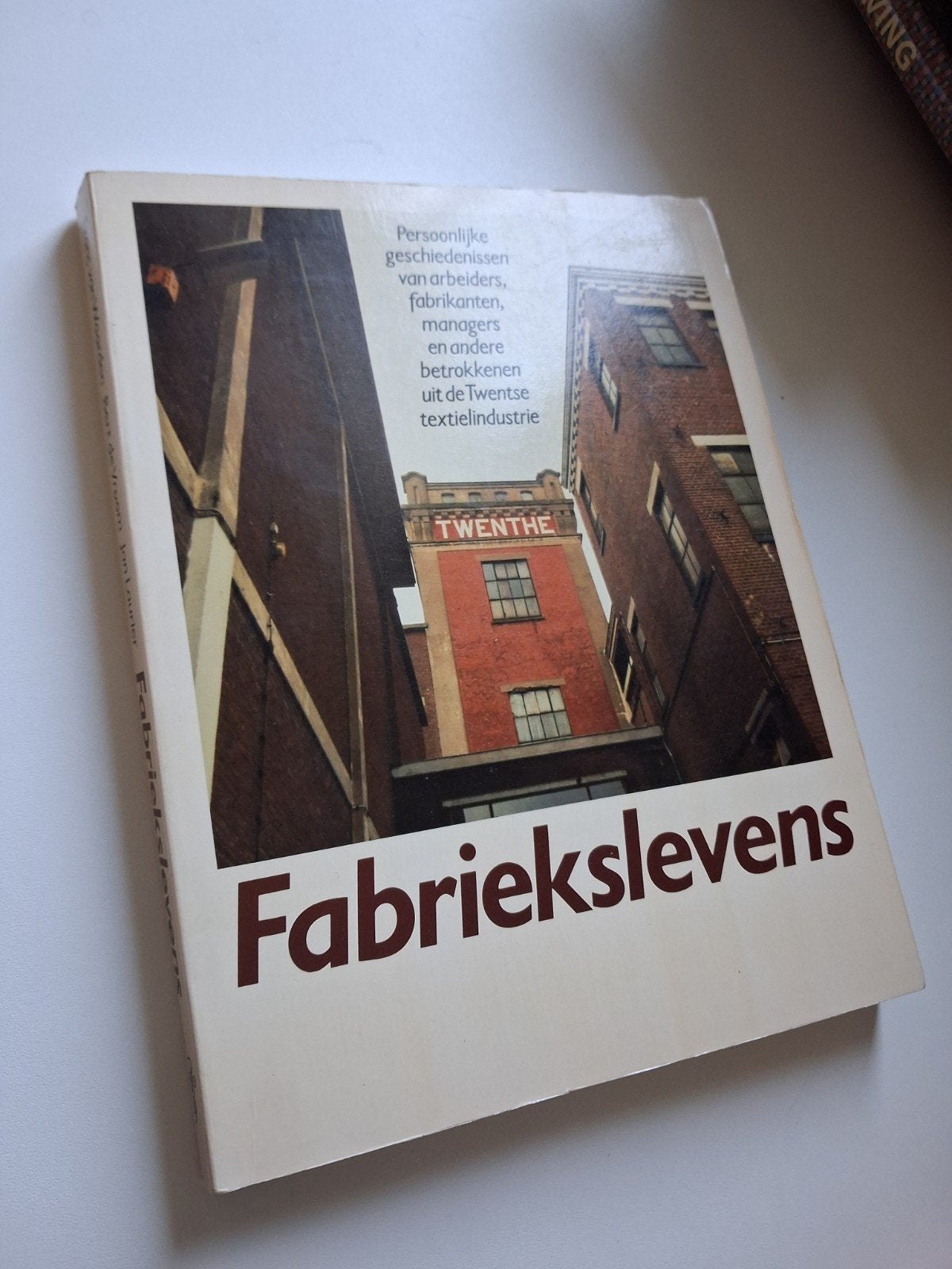 Fabriekslevens: Twentse textielindustrie, Ophalen of Verzenden, 20e eeuw of later, Gelezen, Frans van Waarden, Bert de Vroom, Jan Laurier