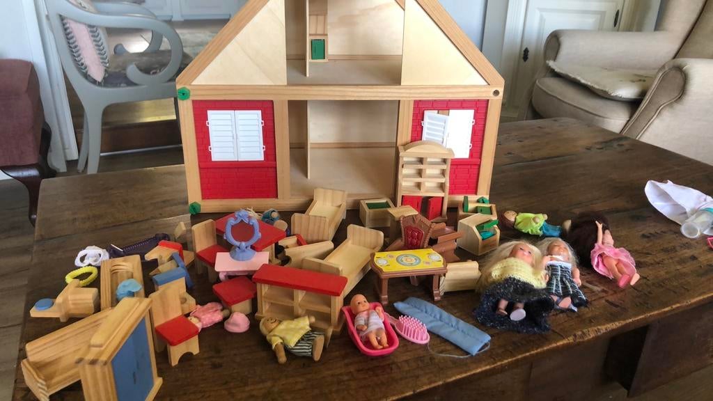 Poppenhuis met meubeltjes, Kinderen en Baby's, Speelgoed | Poppenhuizen, Ophalen, Zo goed als nieuw, Poppenhuis