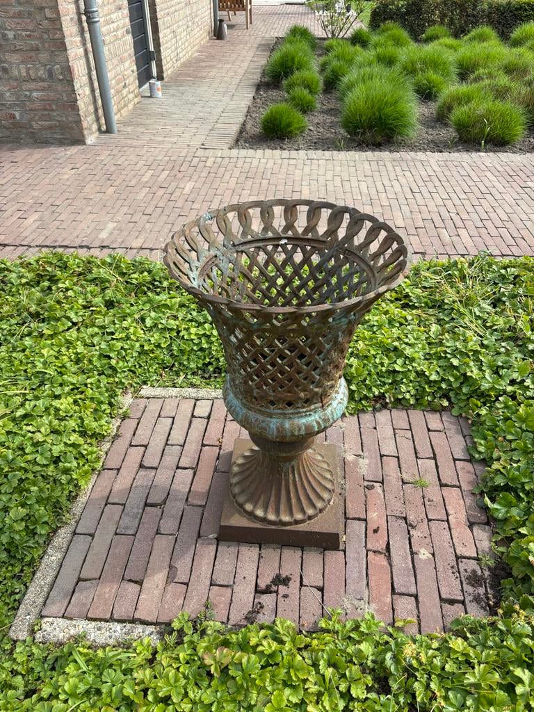 Antieke gietijzeren plantenbak, Tuin en Terras, Tuinvazen, Ophalen, Gebruikt