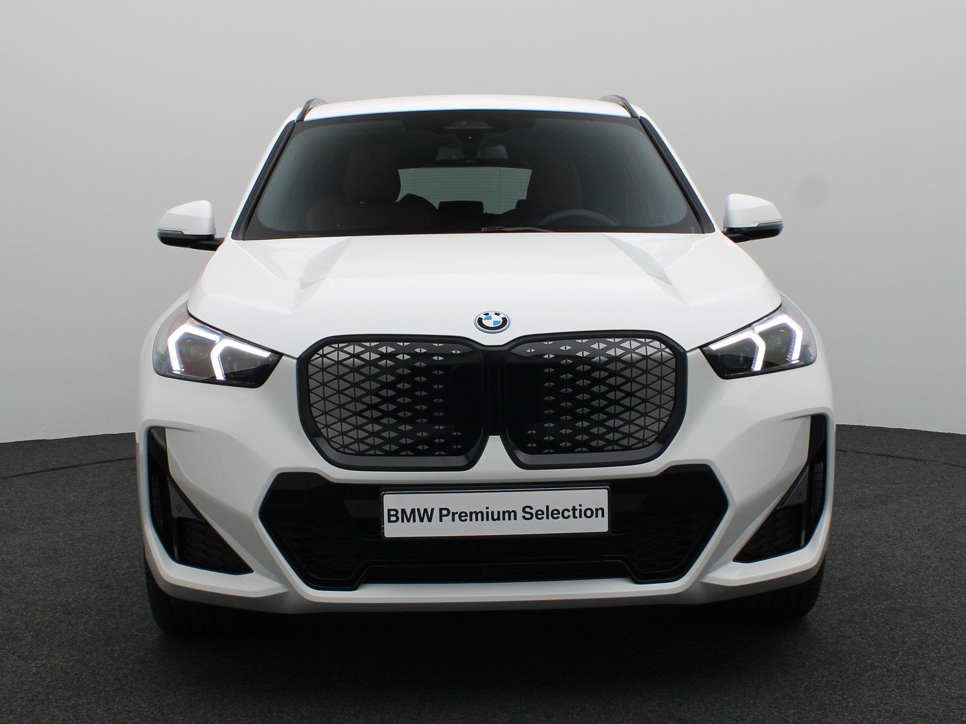 BMW iX1 eDrive20 M Sport Edition | M Sportpakket Pro | Premi, Auto's, 514 km, 750 kg, Met garantie (alle), Wit